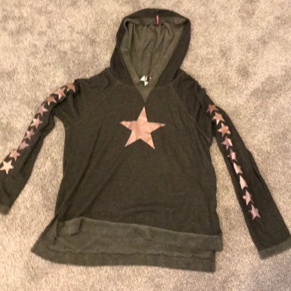 Never worn sweatshirt runs bigger